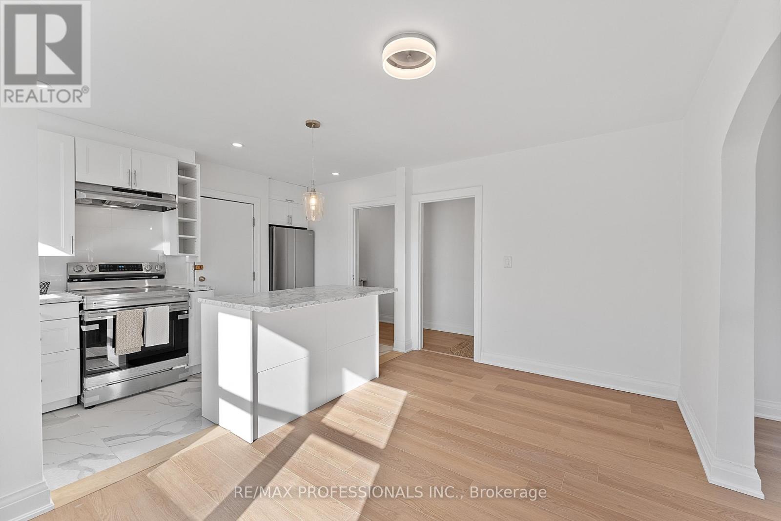 Upper - 308 Jane Street, Toronto, Ontario M6S 3Z4 - Photo 11 - W13665402