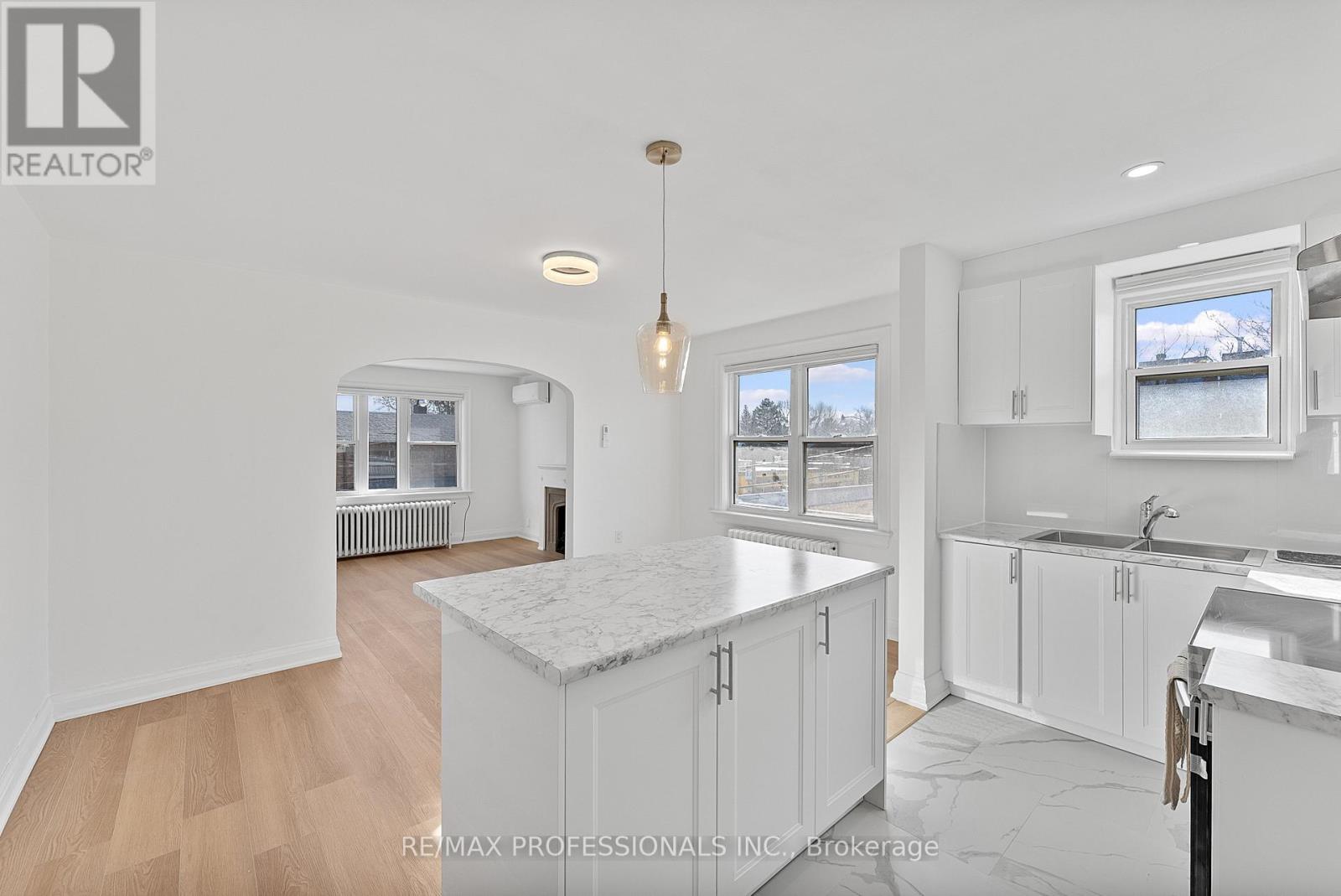 Upper - 308 Jane Street, Toronto, Ontario M6S 3Z4 - Photo 13 - W13665402