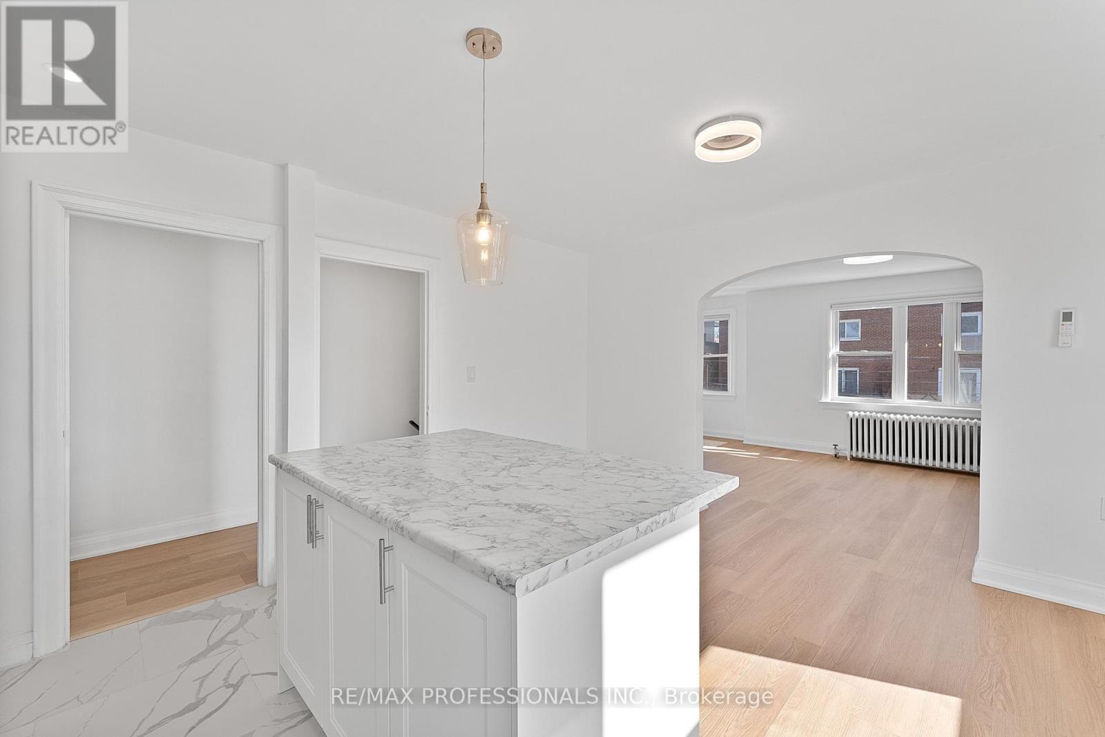 Upper - 308 Jane Street, Toronto, Ontario M6S 3Z4 - Photo 14 - W13665402