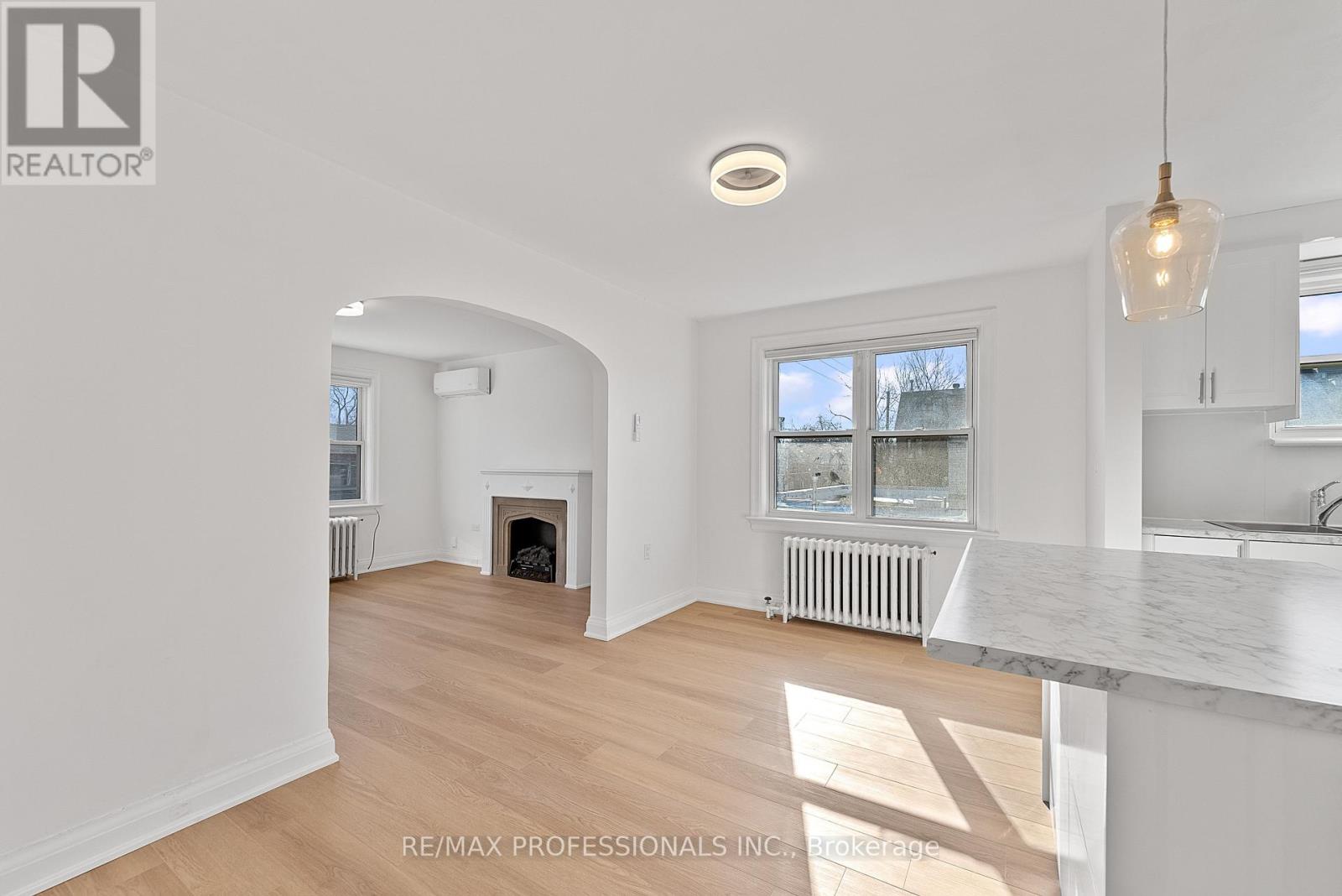 Upper - 308 Jane Street, Toronto, Ontario M6S 3Z4 - Photo 16 - W13665402