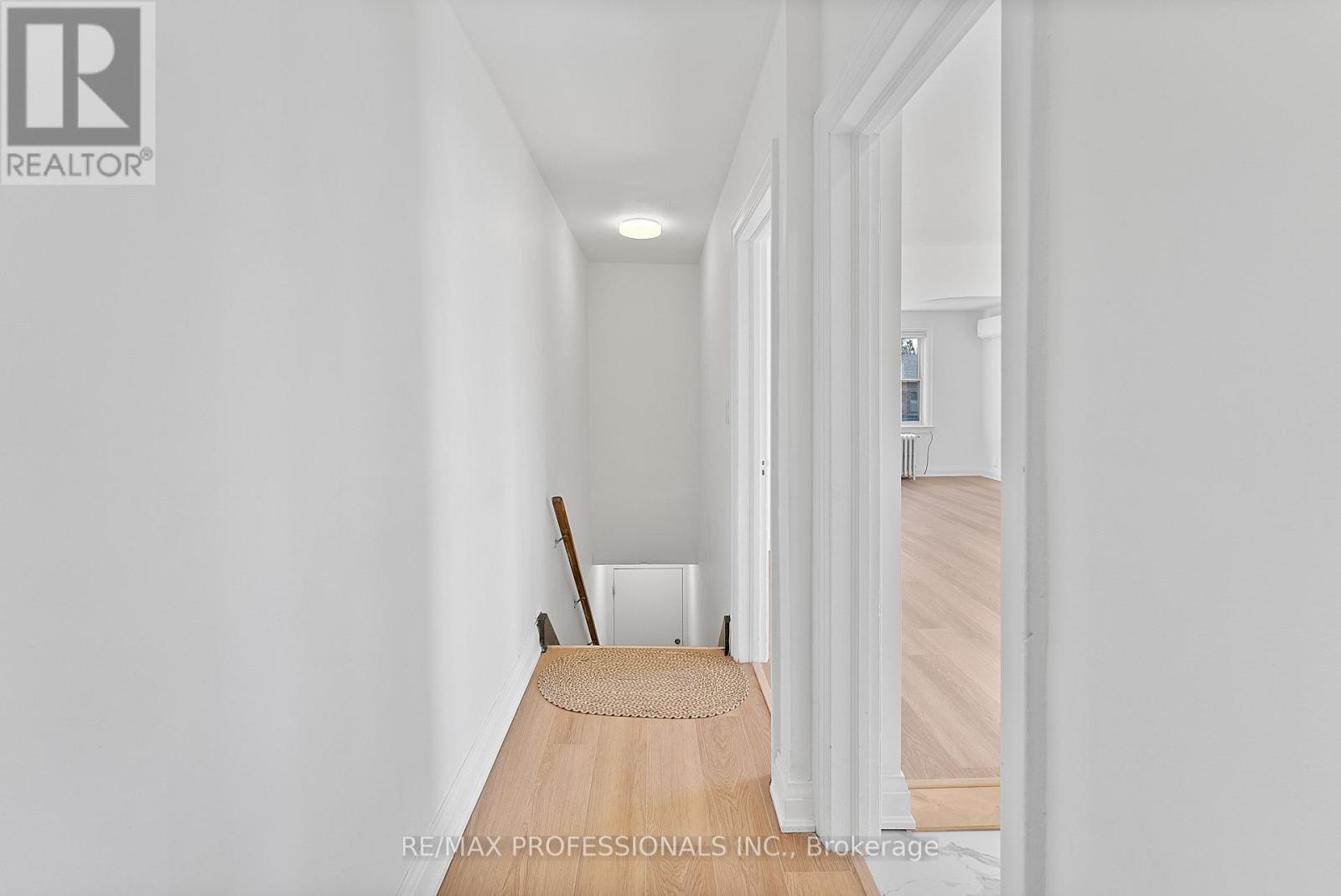 Upper - 308 Jane Street, Toronto, Ontario M6S 3Z4 - Photo 6 - W13665402