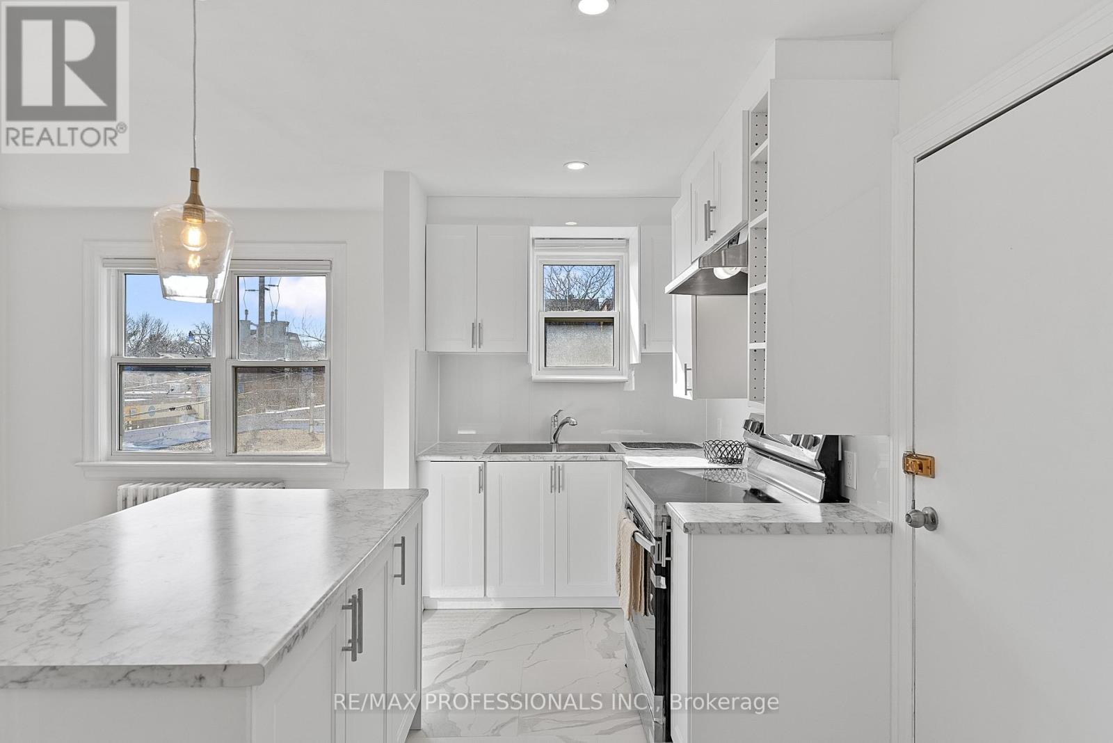 Upper - 308 Jane Street, Toronto, Ontario M6S 3Z4 - Photo 8 - W13665402