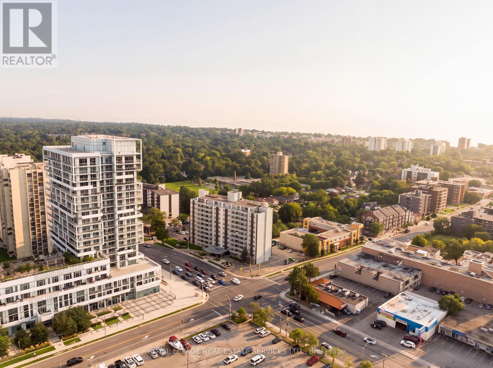1310 - 55 Speers Road, Oakville, Ontario  L5K 3R6 - Photo 2 - W13665420