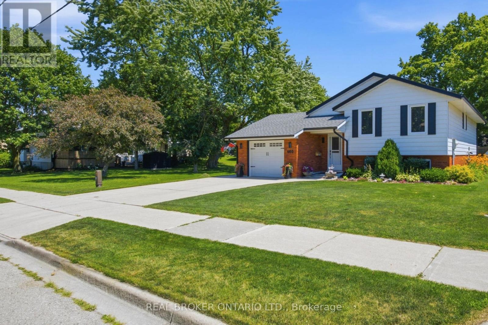 460 Wellington Avenue S, North Perth, Ontario  N4W 2J4 - Photo 4 - X13665430