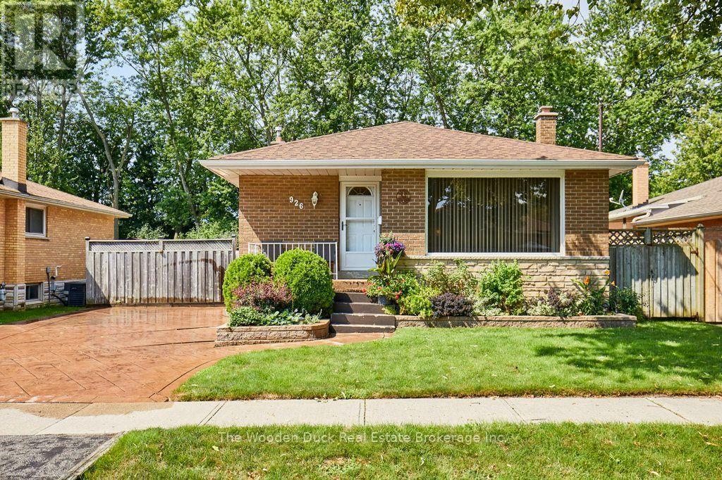 926 WALTON BOULEVARD, Whitby, Ontario