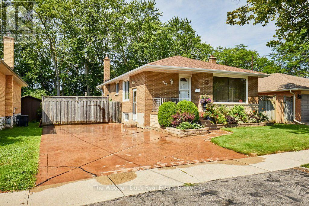 926 Walton Boulevard, Whitby, Ontario  L1N 3G5 - Photo 2 - E13665458