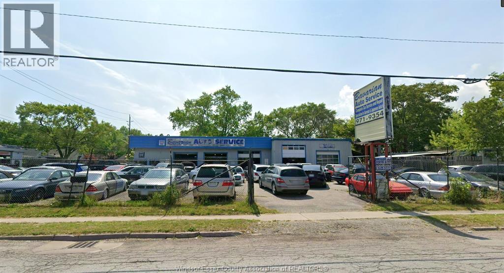 MLS# 25030546: 940 GILES West, Windsor, Canada