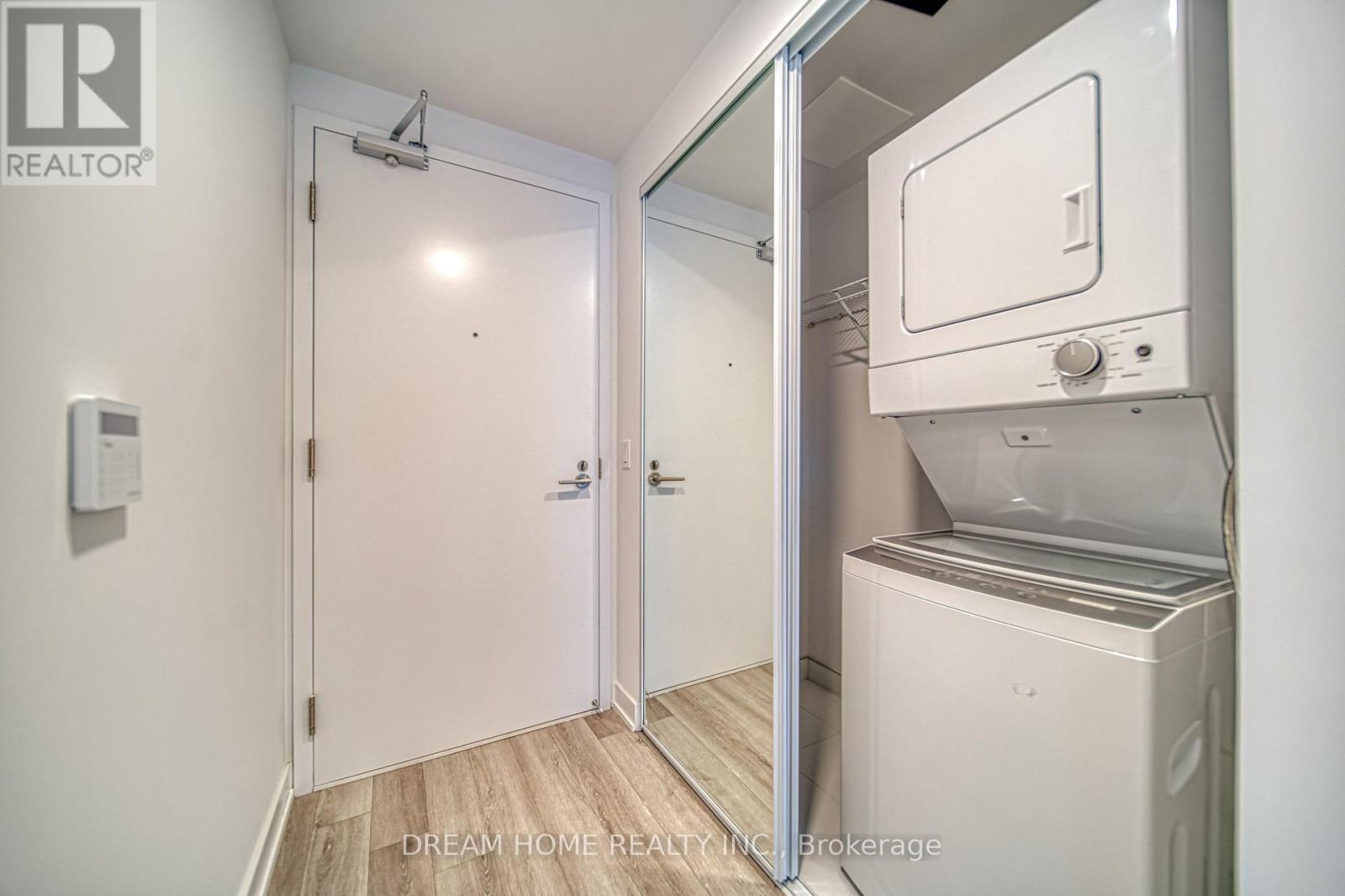 1921 - 230 Simcoe Street, Toronto, Ontario M5T 0G7 - Photo 2 - C13665556