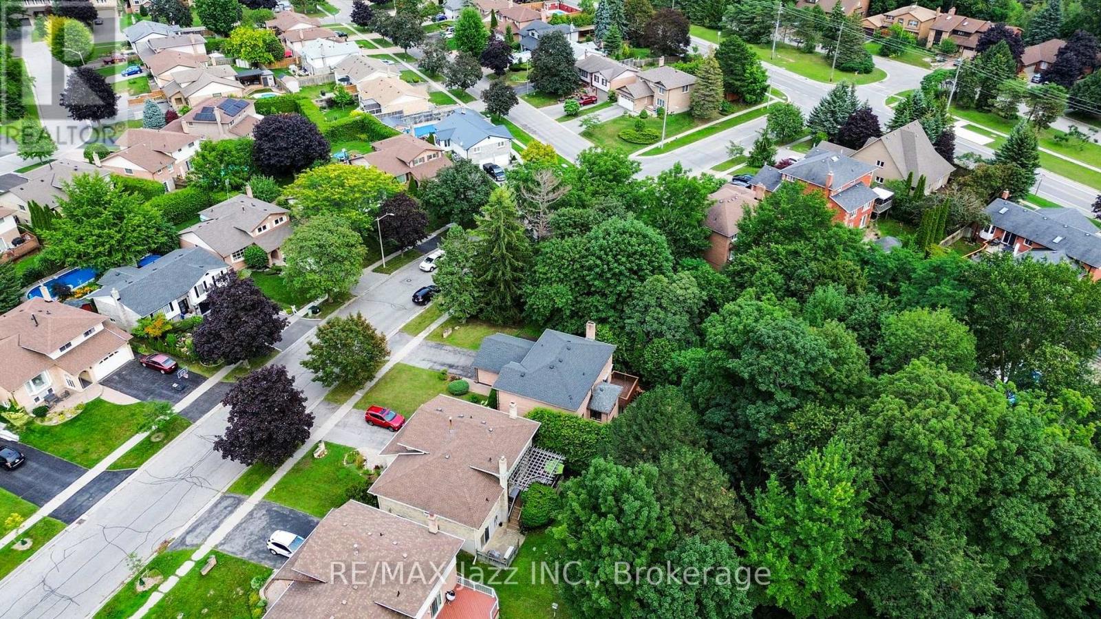 262 Athabasca Street, Oshawa, Ontario  L1H 8E4 - Photo 4 - E13665536