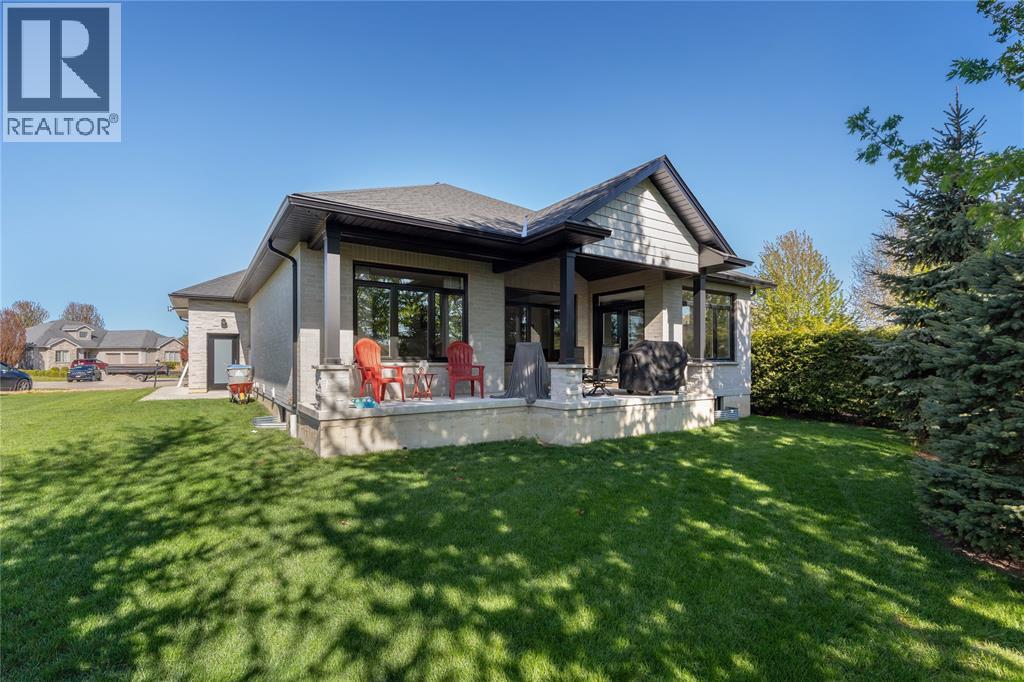 113 Macdonald Street, Lambton Shores, Ontario  N0N 1J0 - Photo 5 - 26019490