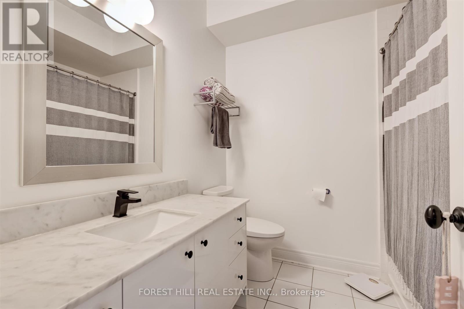 111 POWSELAND CRESCENT Vaughan (West Woodbridge), ON L4L 0C5