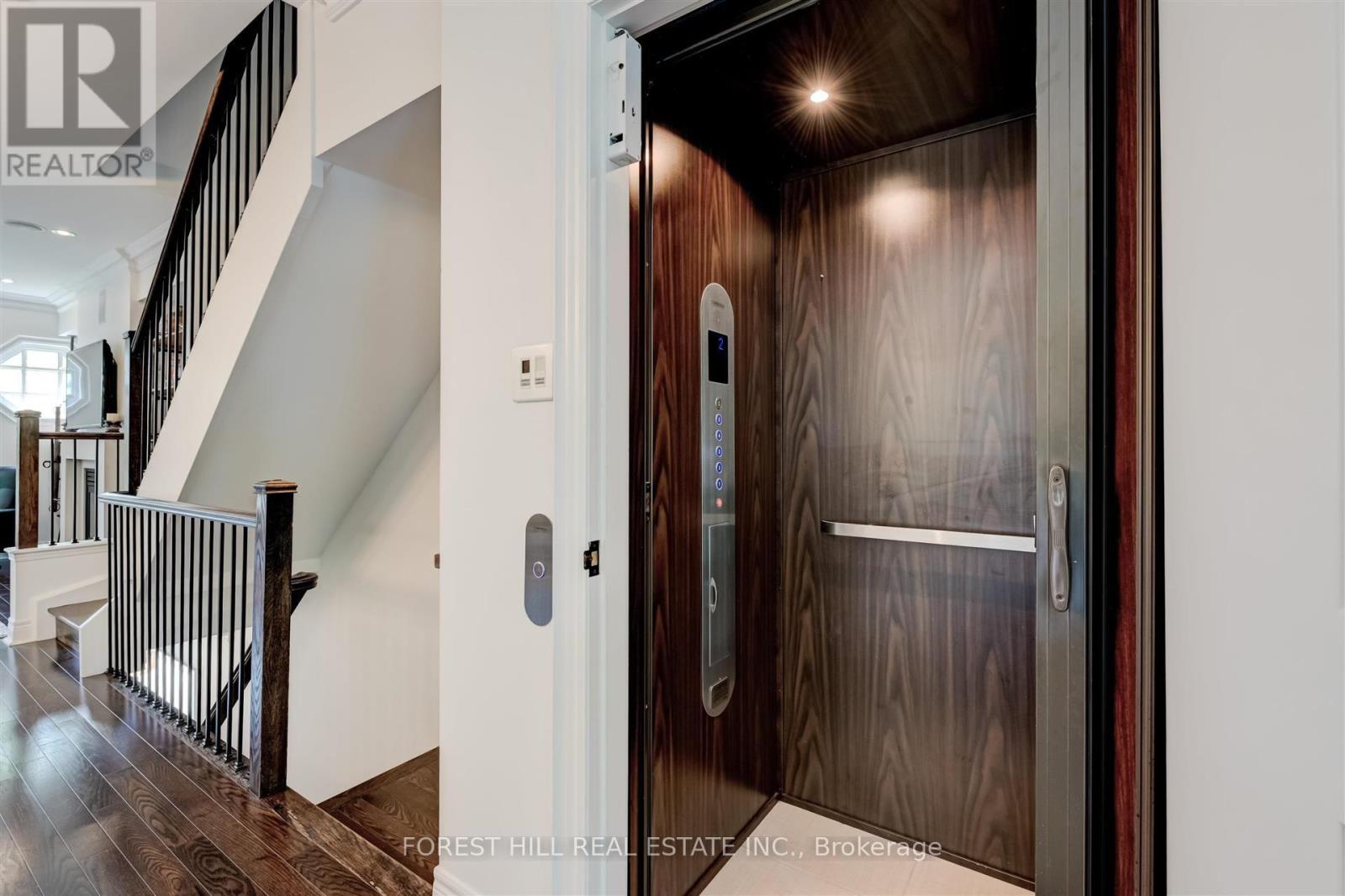 111 POWSELAND CRESCENT Vaughan (West Woodbridge), ON L4L 0C5