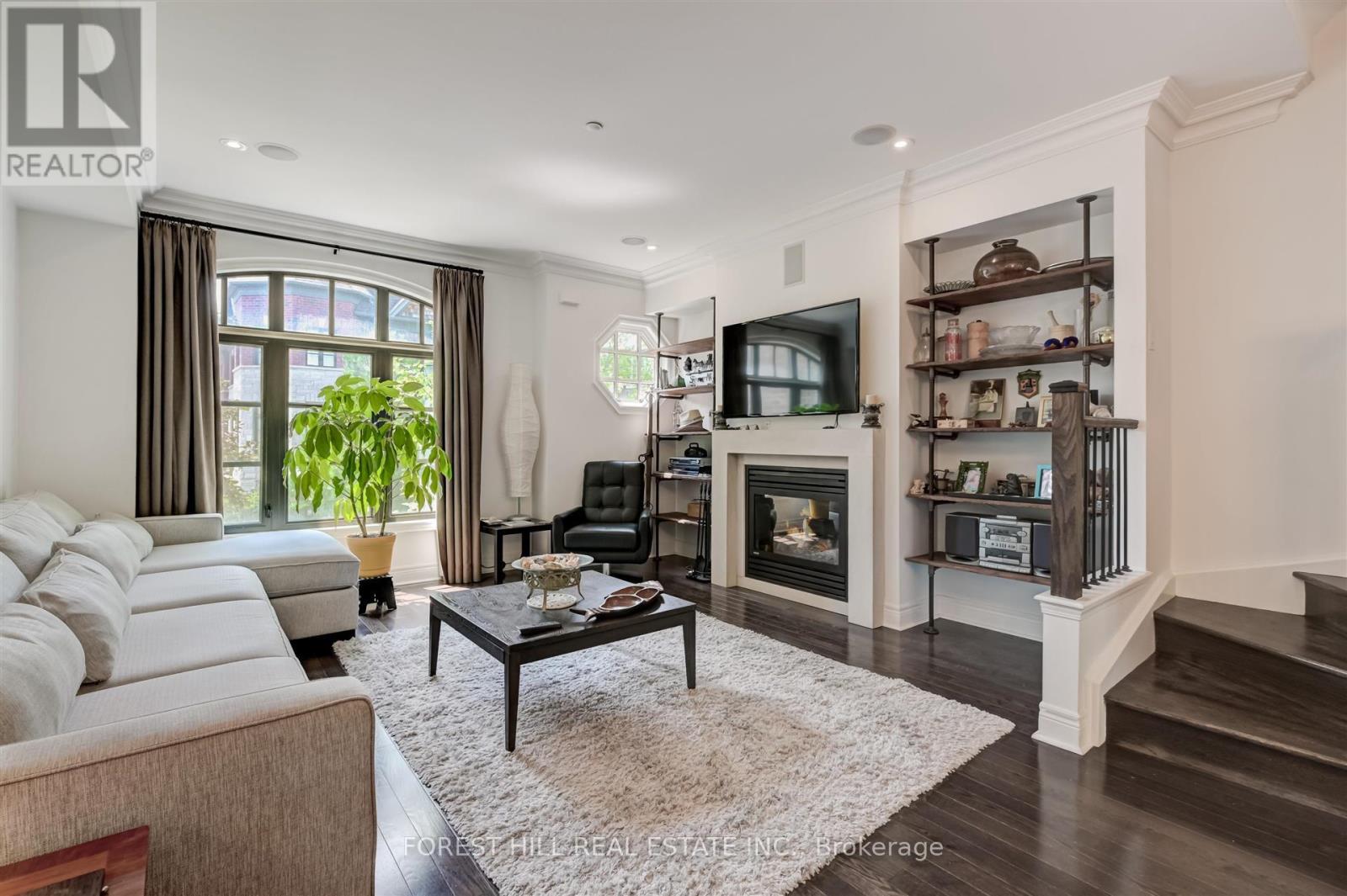 111 POWSELAND CRESCENT Vaughan (West Woodbridge), ON L4L 0C5