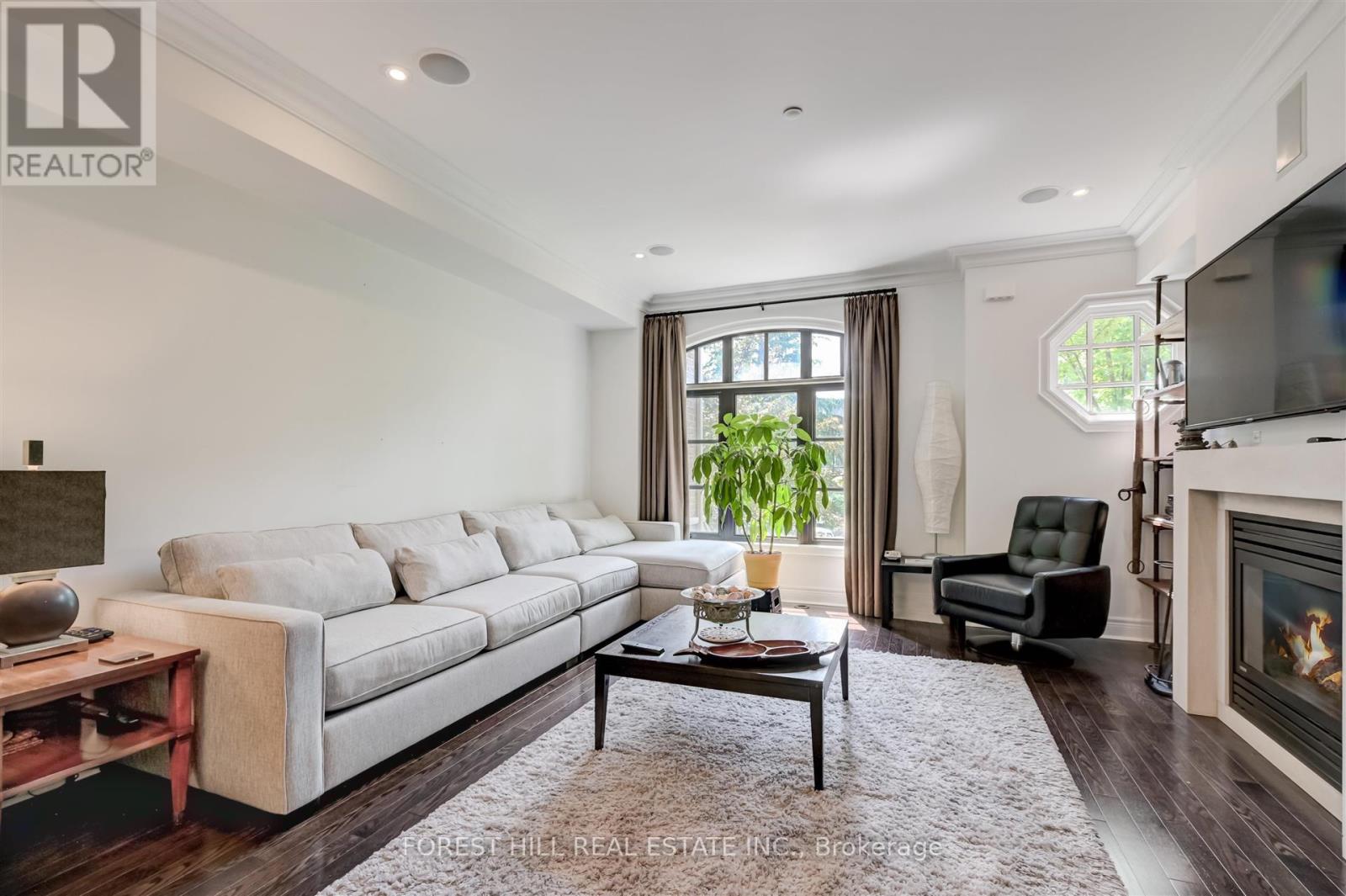 111 POWSELAND CRESCENT Vaughan (West Woodbridge), ON L4L 0C5