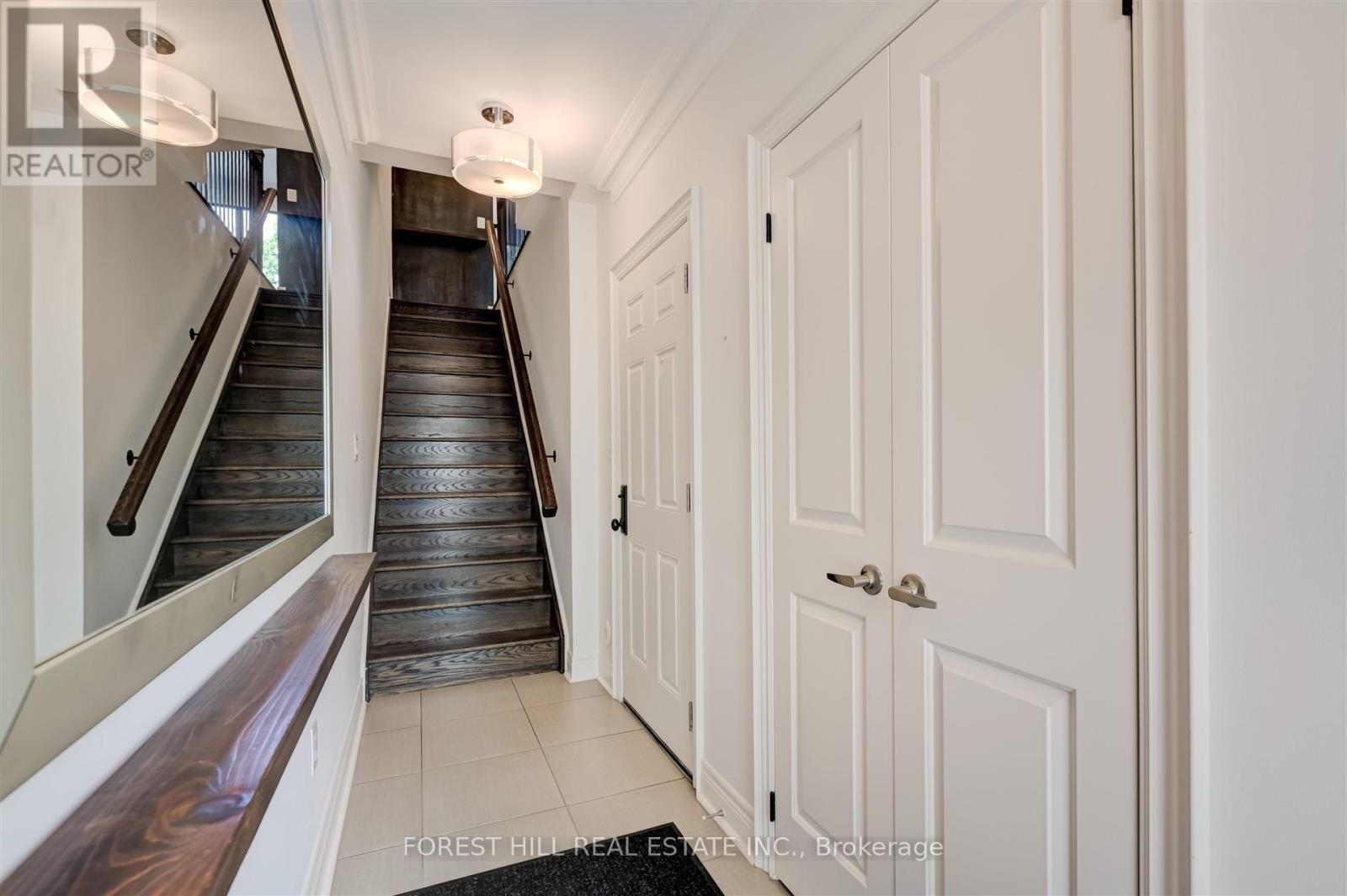 111 Powseland Crescent, Vaughan, Ontario  L4L 0C5 - Photo 3 - N13665526