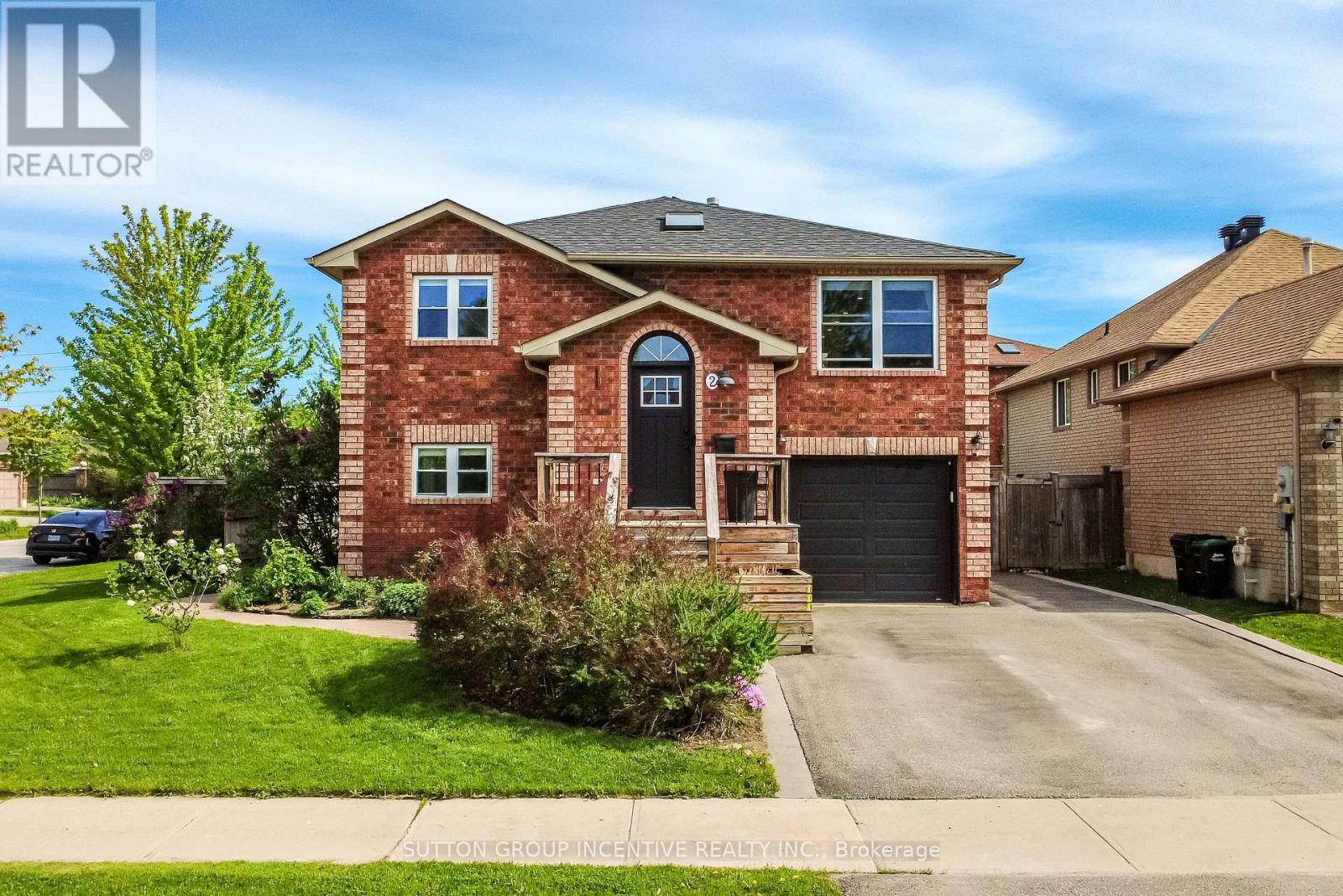 2 HEWITT PLACE, Barrie, Ontario