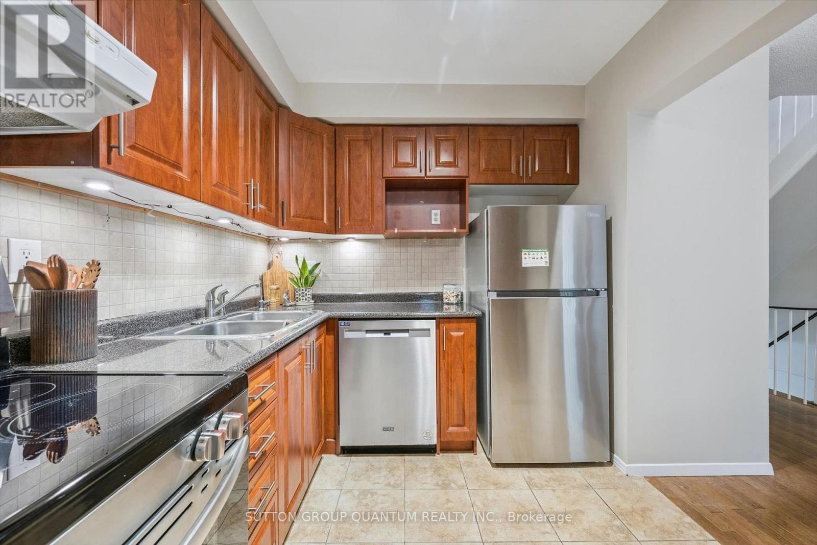 69 - 1558 Lancaster Drive, Oakville, Ontario  L6H 2Z4 - Photo 14 - W13662928