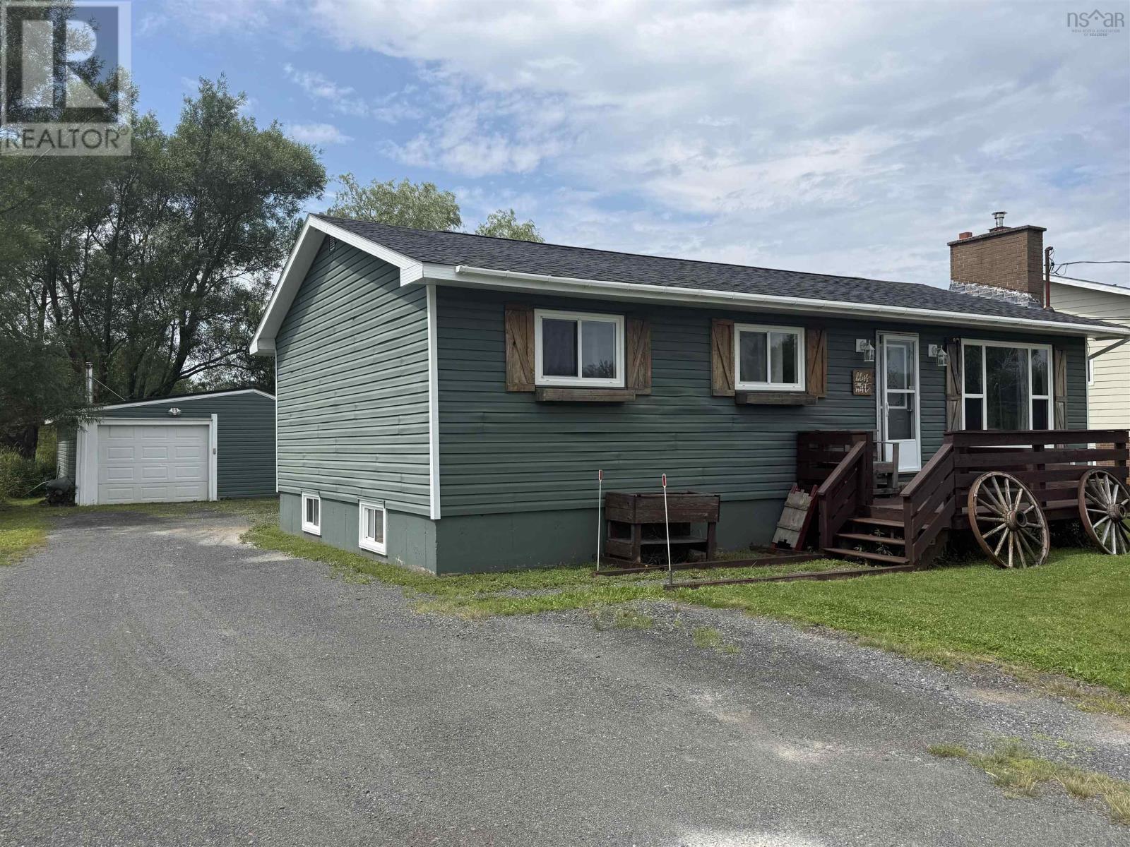 1668 Mackay Street, Westville, Nova Scotia  B0K 2A0 - Photo 2 - 202602471