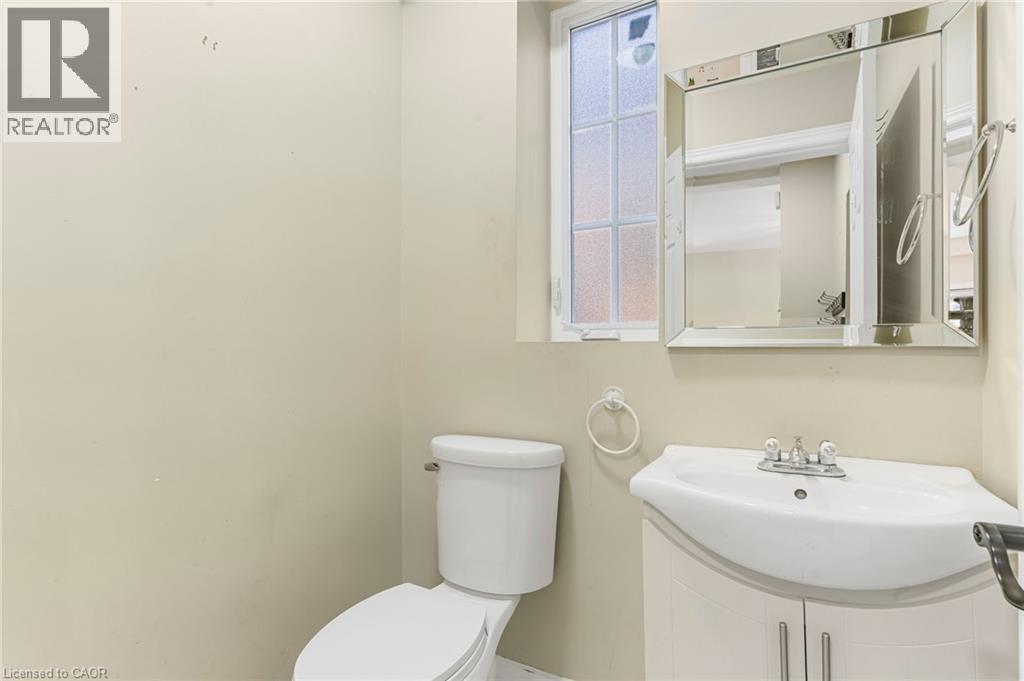 403 Niagara Street, Welland, Ontario  L3C 1L3 - Photo 3 - 40855087