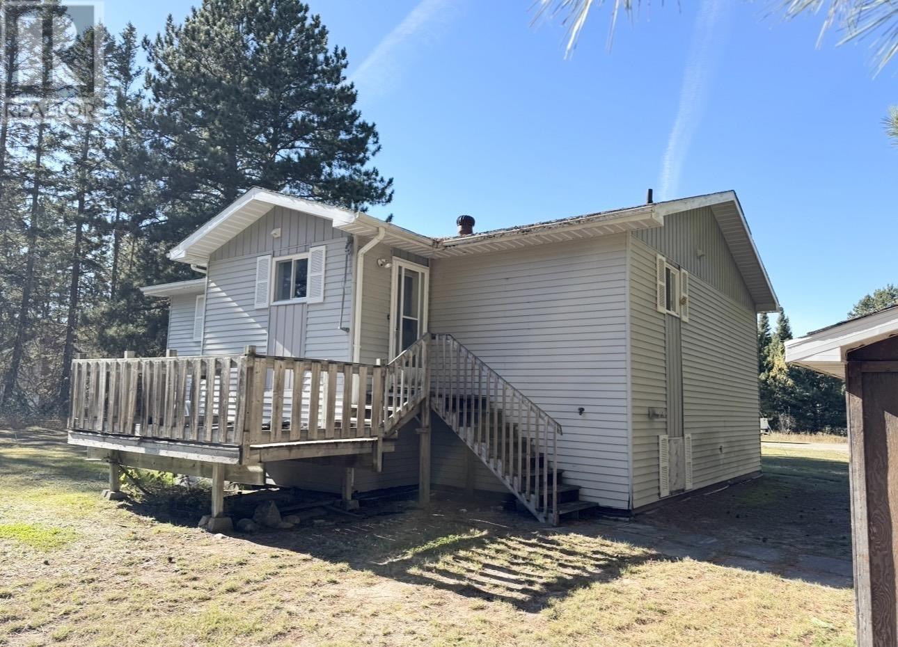 50 Russell Ave, Gogama, Ontario  P0M 1W0 - Photo 6 - SM260204