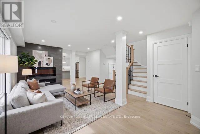 689 Macbeth Heights, Mississauga, Ontario  L5W 1E5 - Photo 4 - W13648740