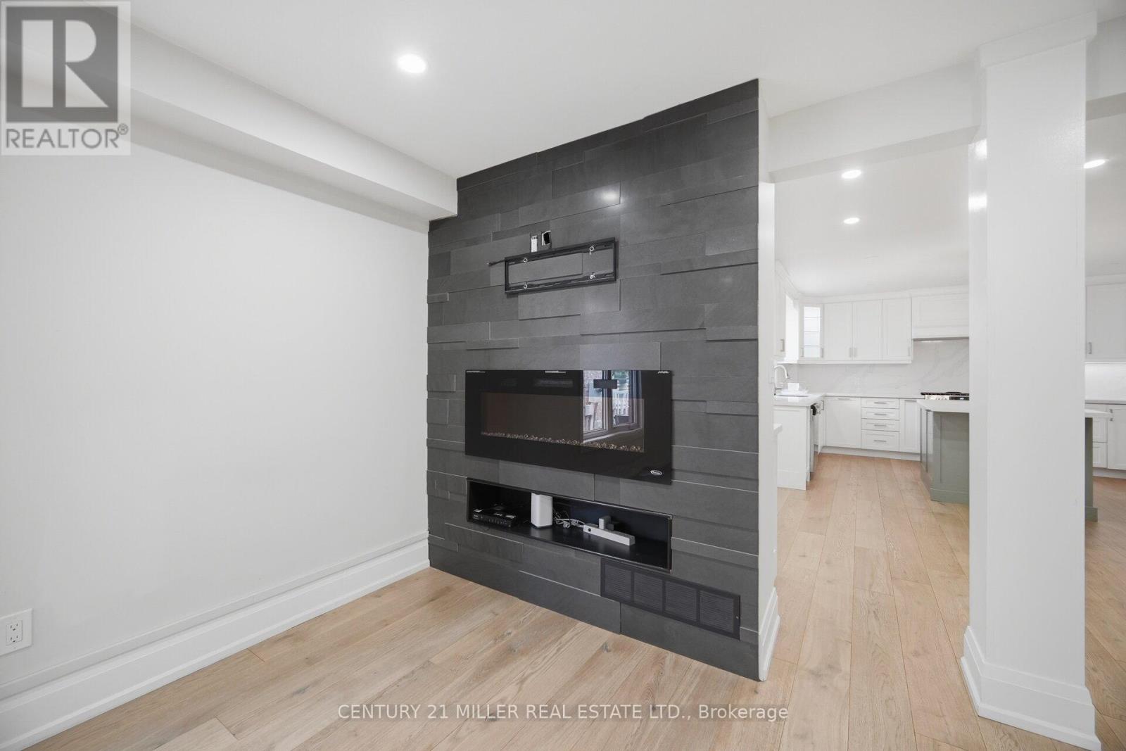 689 Macbeth Heights, Mississauga, Ontario  L5W 1E5 - Photo 8 - W13648740
