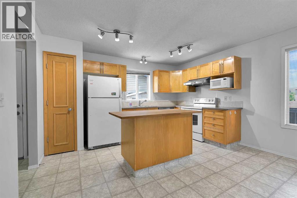203 Covemeadow Crescent, Calgary, Alberta  T3K 6B1 - Photo 17 - A2325400