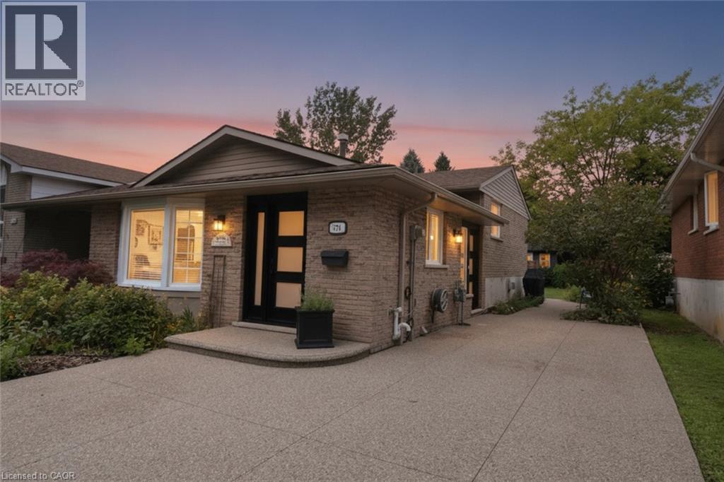 374 BRIGADOON Drive, Hamilton, Ontario