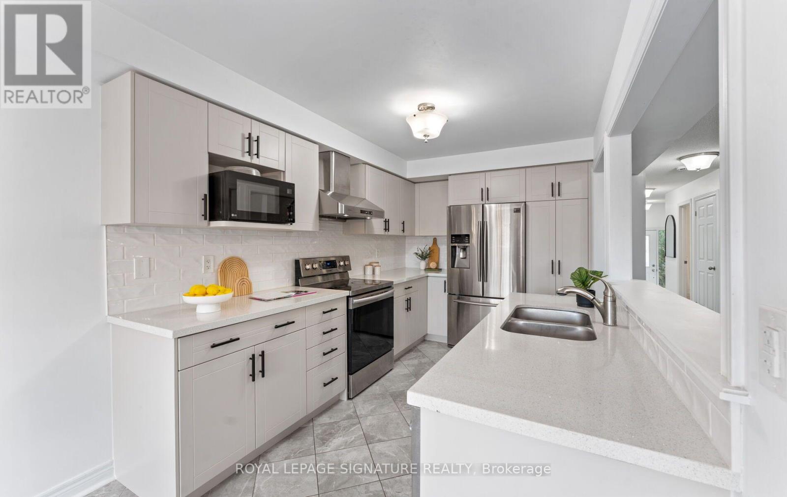 104 Whitefoot Crescent, Ajax, Ontario  L1Z 2E3 - Photo 16 - E13665692
