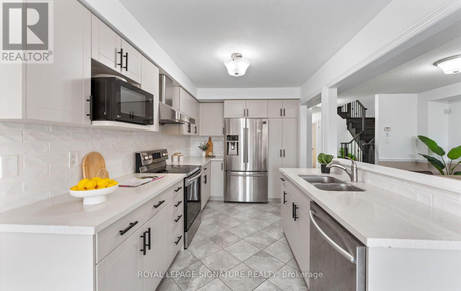 104 Whitefoot Crescent, Ajax, Ontario  L1Z 2E3 - Photo 17 - E13665692