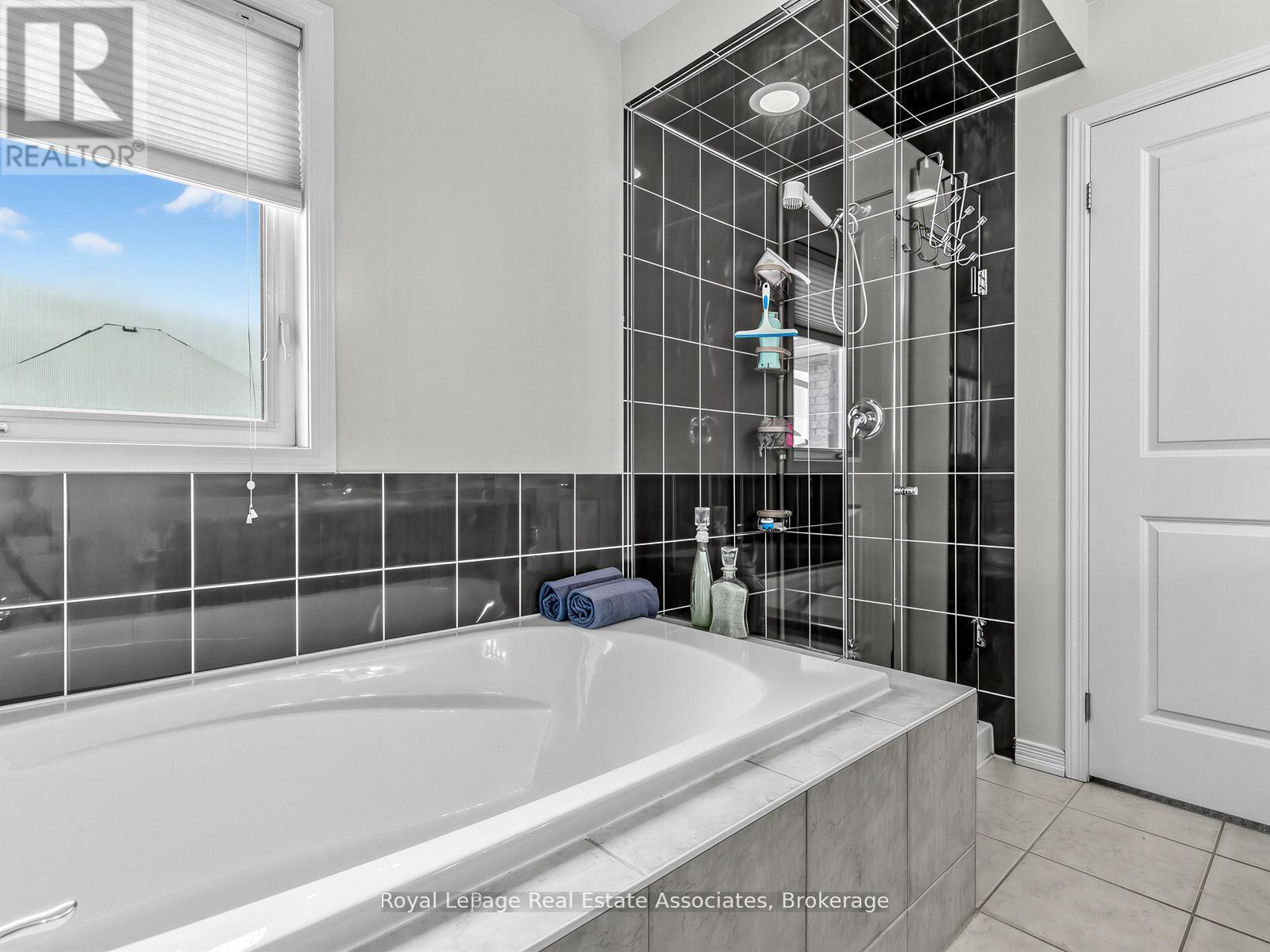1529 Winville Road, Pickering, Ontario  L1X 0B8 - Photo 14 - E13665704