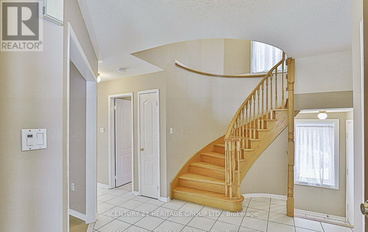 162 Widdifield Avenue, Newmarket, Ontario  L3X 1Z2 - Photo 3 - N13665710