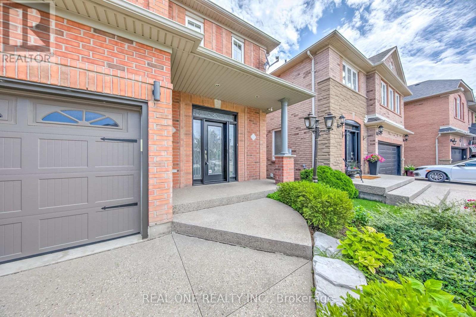 1418 Gulledge Trail, Oakville, Ontario  L6M 3Z9 - Photo 4 - W13665636