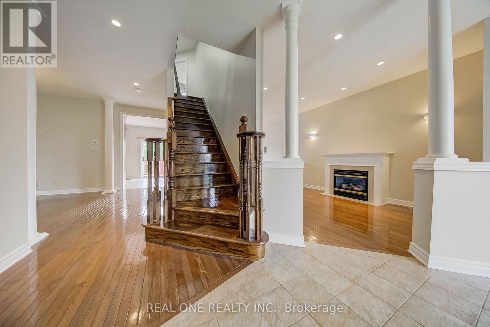 1418 Gulledge Trail, Oakville, Ontario  L6M 3Z9 - Photo 8 - W13665636