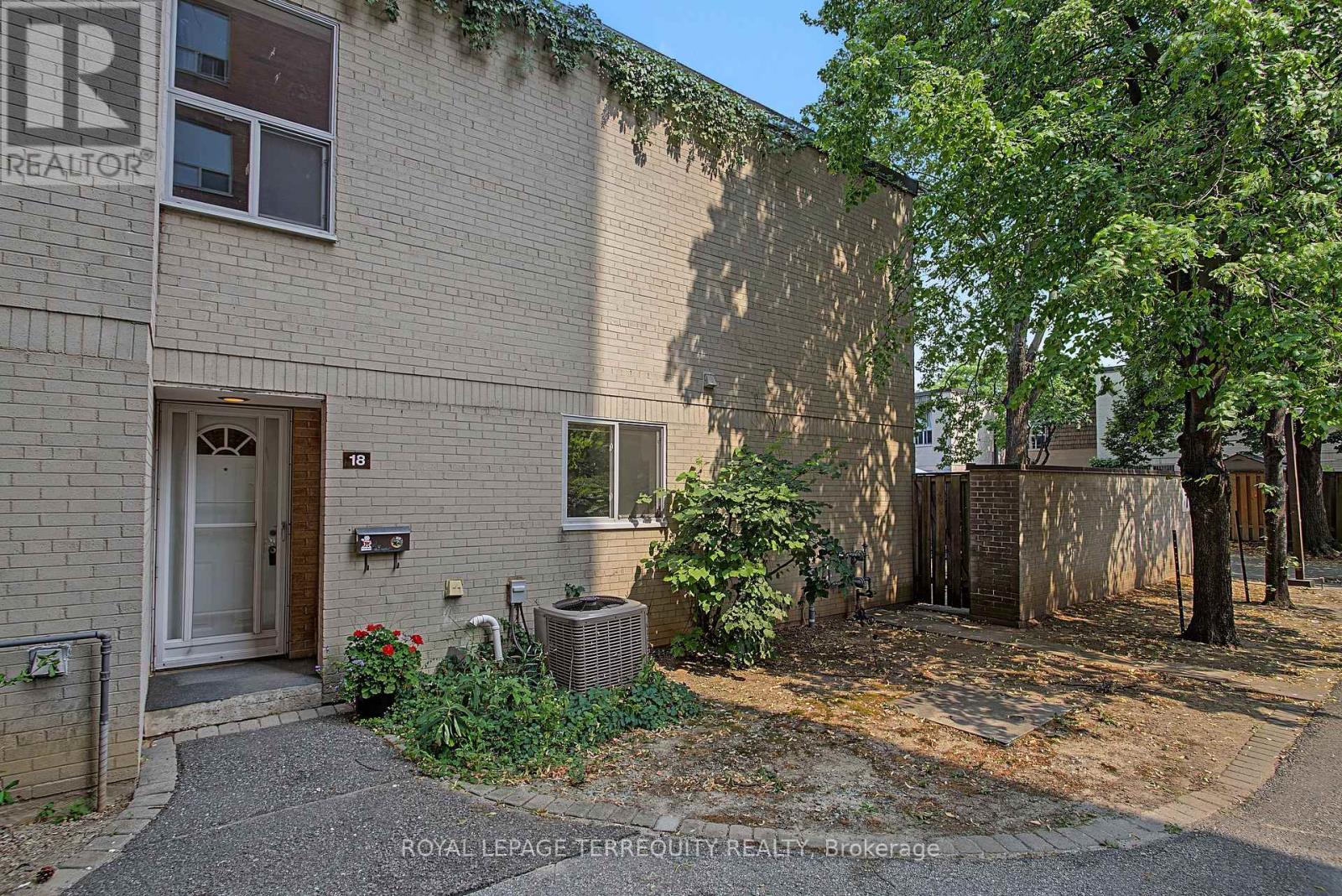 18 - 11 FOUR WINDS DRIVE, Toronto, Ontario