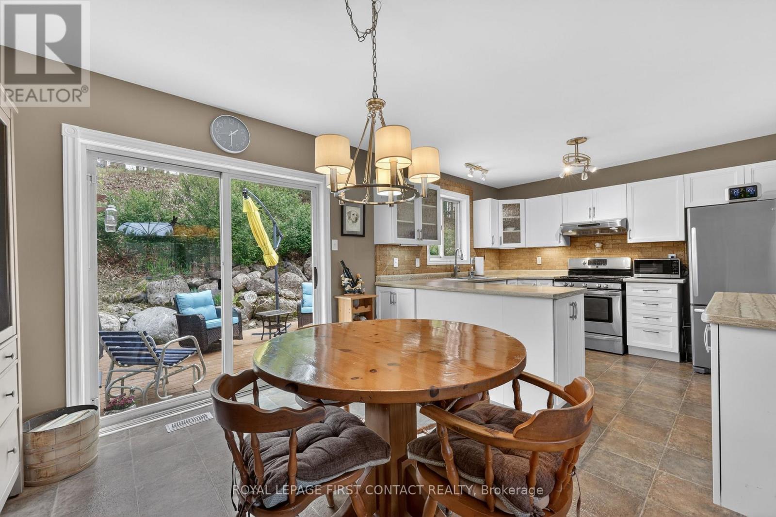 23 Mcfadden Drive, Springwater, Ontario  L0L 1V0 - Photo 5 - S13555066