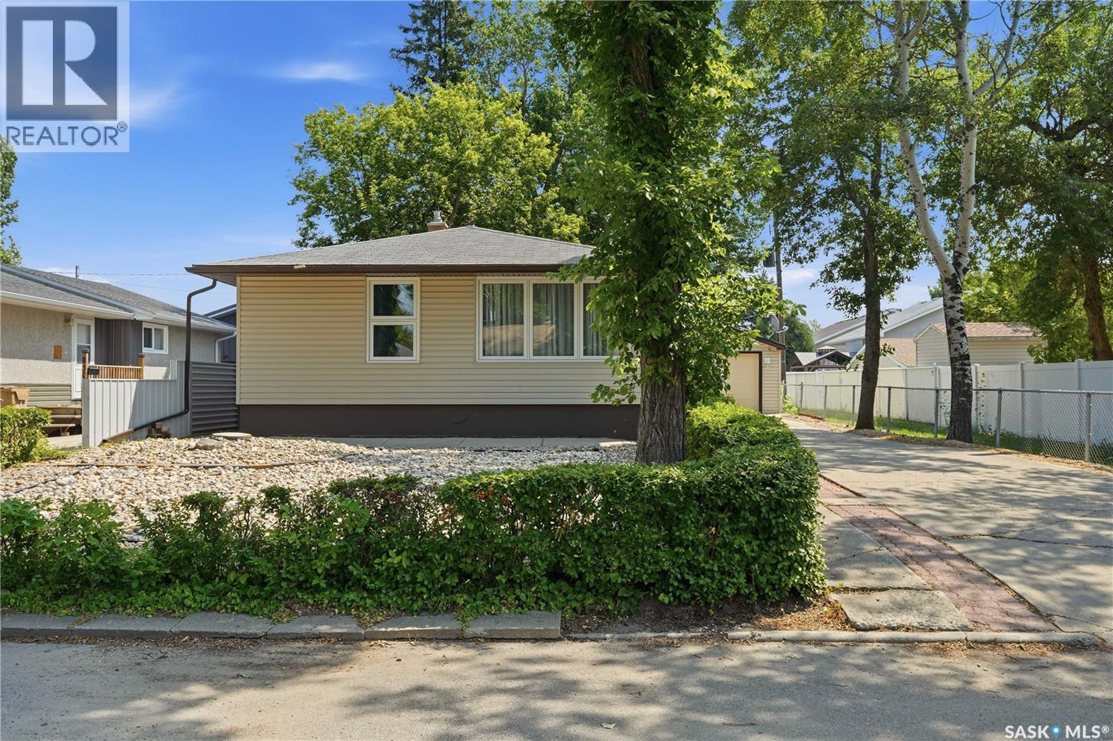 323 Toronto Street N, Regina, Saskatchewan  S4R 2T7 - Photo 2 - SK045183