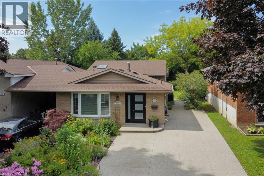 374 Brigadoon Drive, Hamilton, Ontario  L9C 6X4 - Photo 4 - 40854192