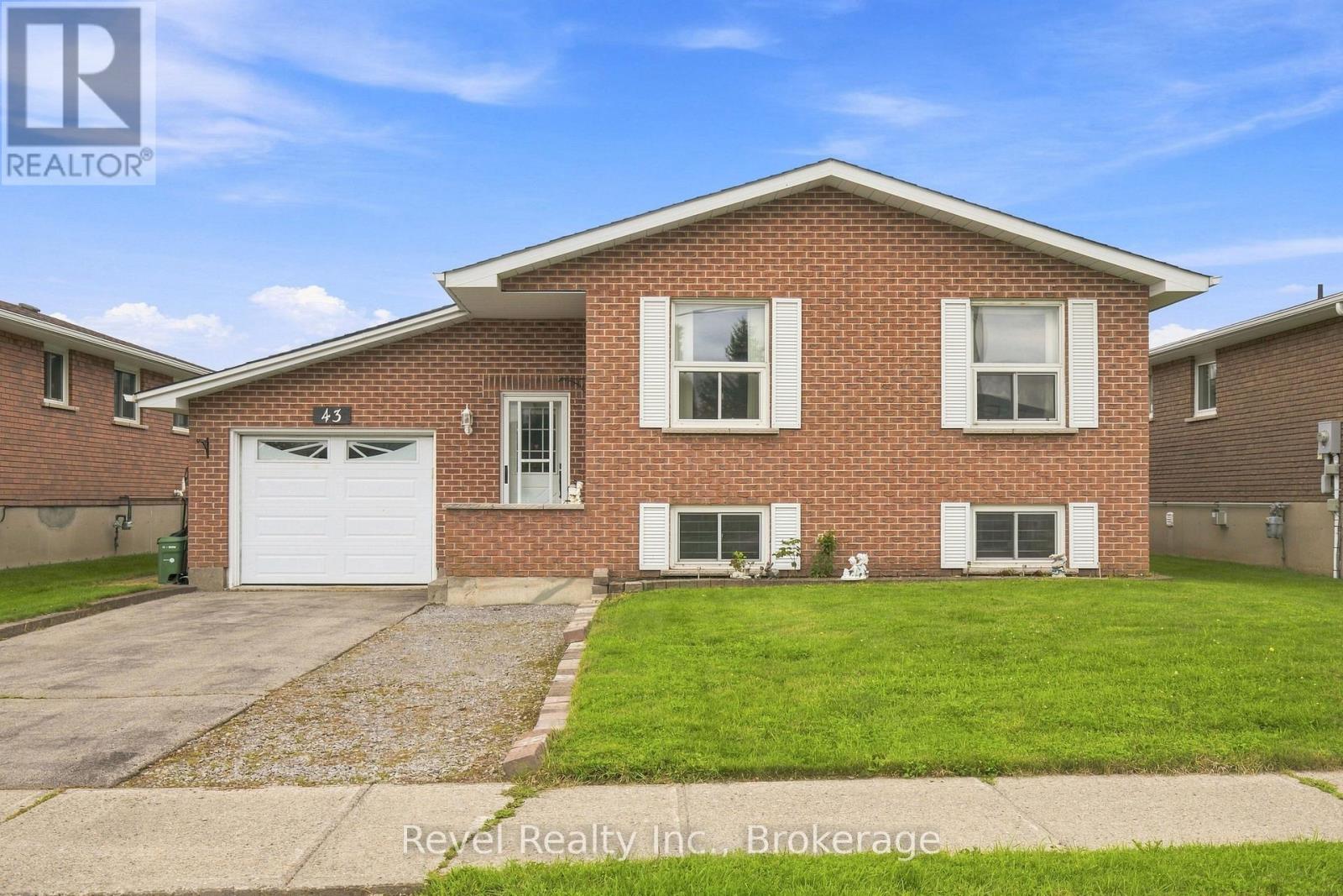43 Wilson Avenue, Kawartha Lakes, Ontario  K9V 5S3 - Photo 1 - X13665946