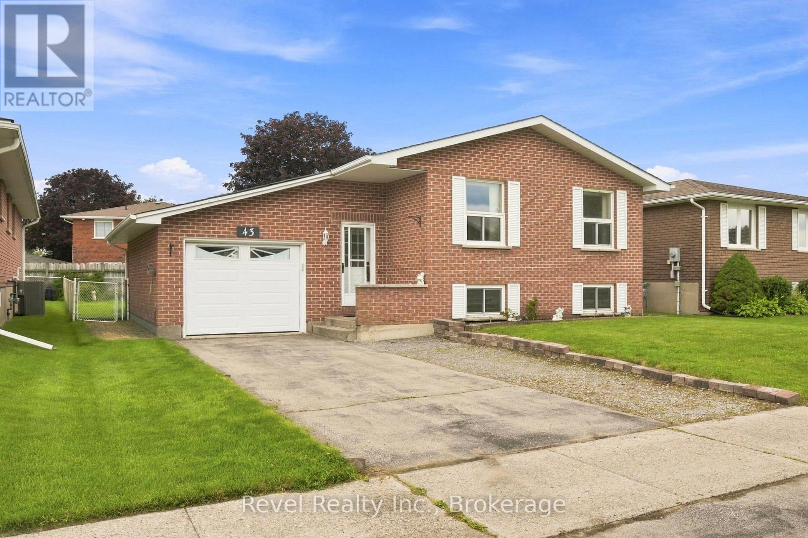 43 Wilson Avenue, Kawartha Lakes, Ontario  K9V 5S3 - Photo 3 - X13665946