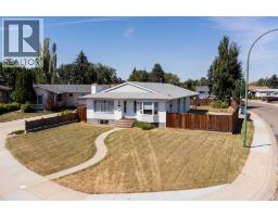 96 Oxford Road W, Lethbridge, Alberta