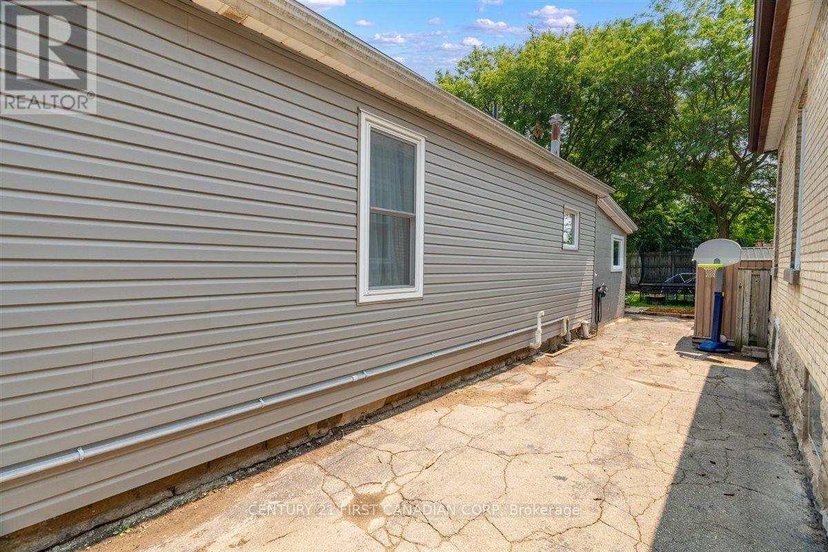 1025 King Street, London East, Ontario  N5W 2X7 - Photo 31 - X13665726