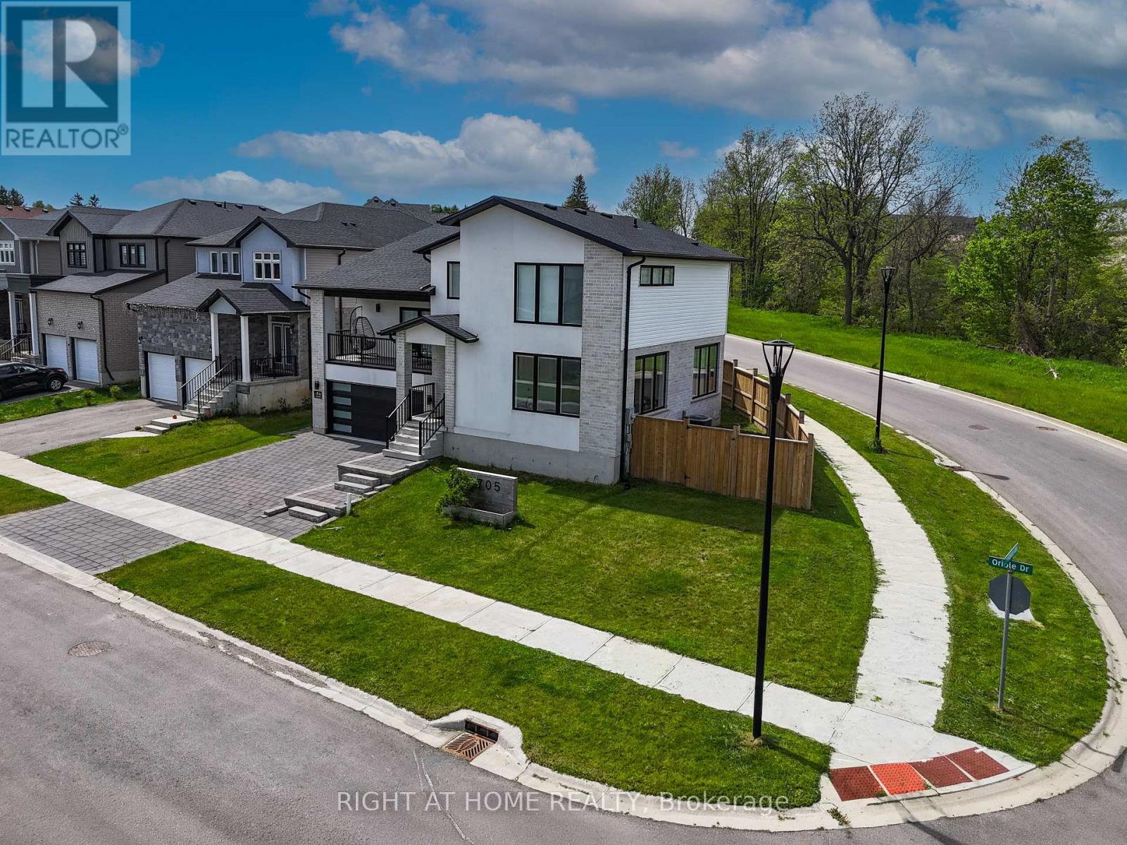 2705 Oriole Drive, London South, Ontario N6M 0G6 - Photo 3 - X13665822