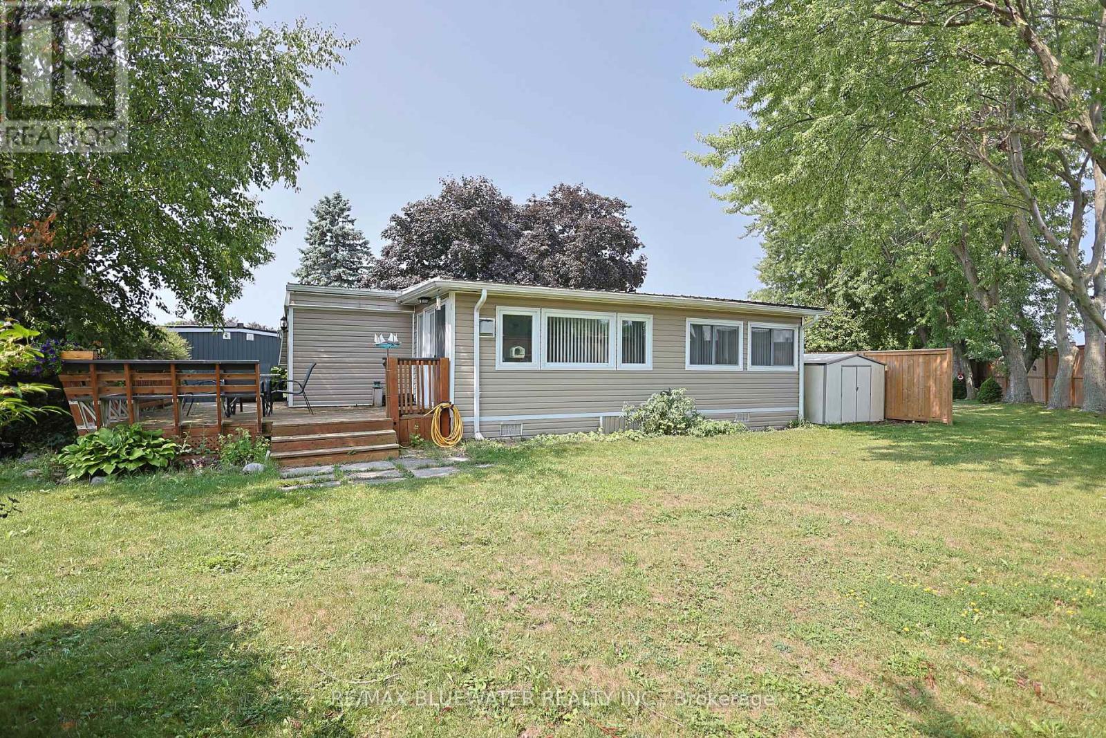 43 St Andrews Place, South Huron, Ontario  N0M 1T0 - Photo 2 - X13665860