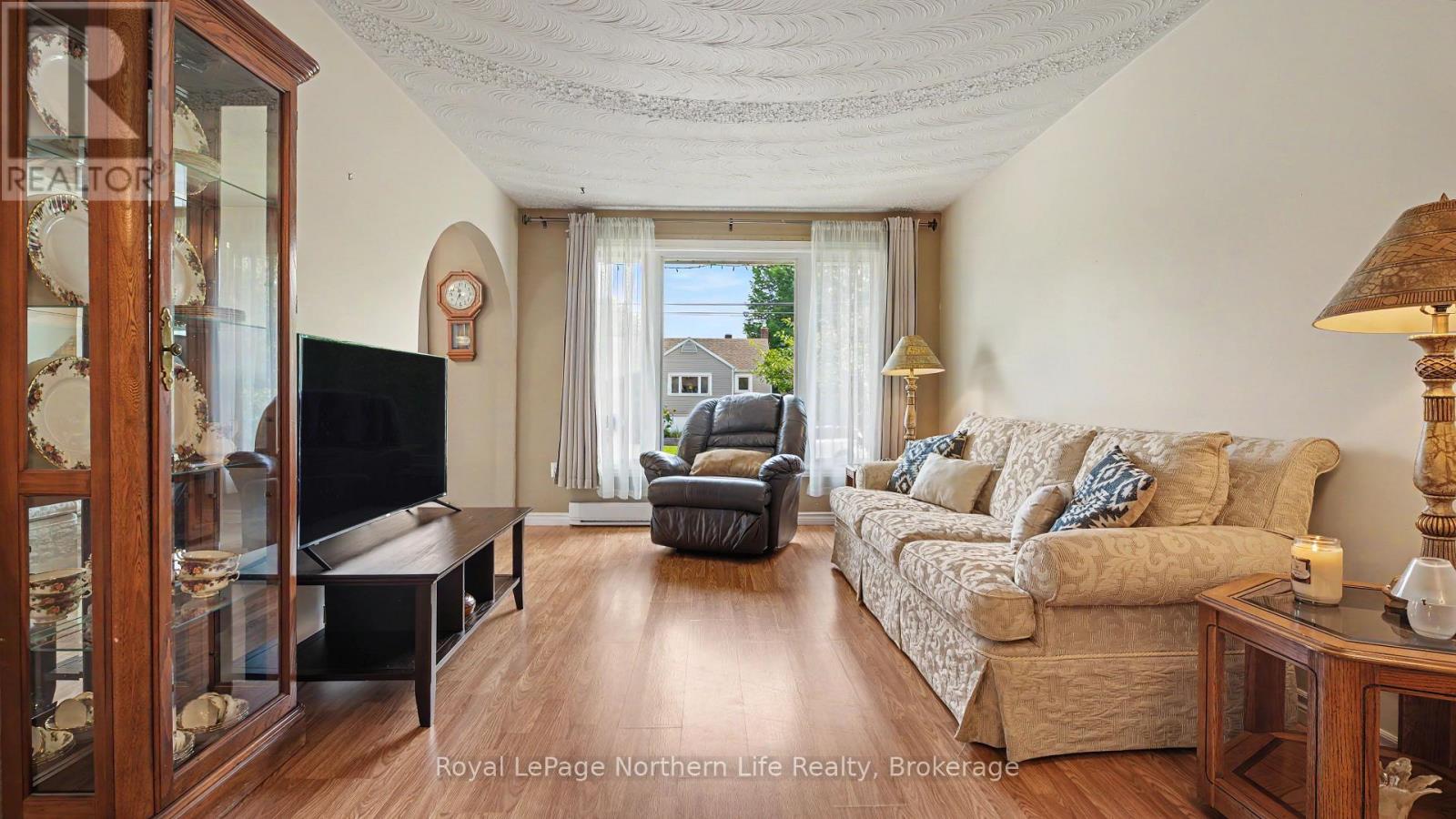 29 Pollard Avenue, North Bay, Ontario  P1A 1Z4 - Photo 3 - X13665854