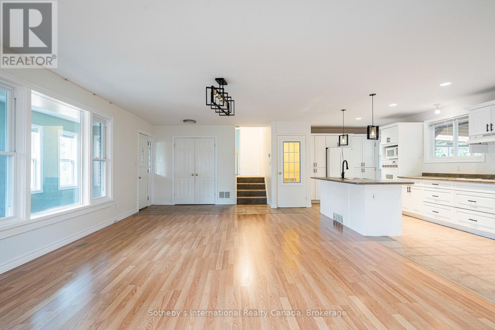 7 Whipps Court, Collingwood, Ontario  L9Y 4B7 - Photo 3 - S13665922