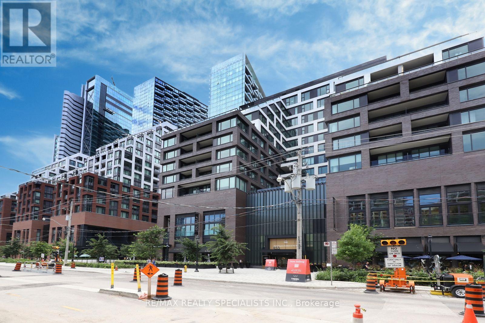 704 - 455 Wellington Street W, Toronto, Ontario  M5V 0V3 - Photo 1 - C13665872