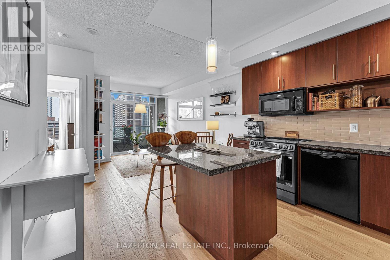 1510 - 120 Homewood Avenue, Toronto, Ontario  M4Y 2J3 - Photo 3 - C13665942