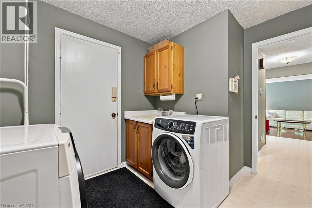 243 Tatlock Court, Waterloo, Ontario  N2L 5Y6 - Photo 18 - 40854816
