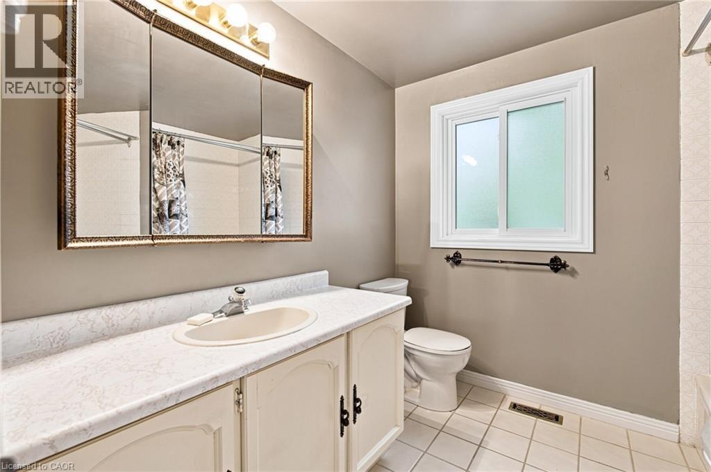 243 Tatlock Court, Waterloo, Ontario  N2L 5Y6 - Photo 21 - 40854816